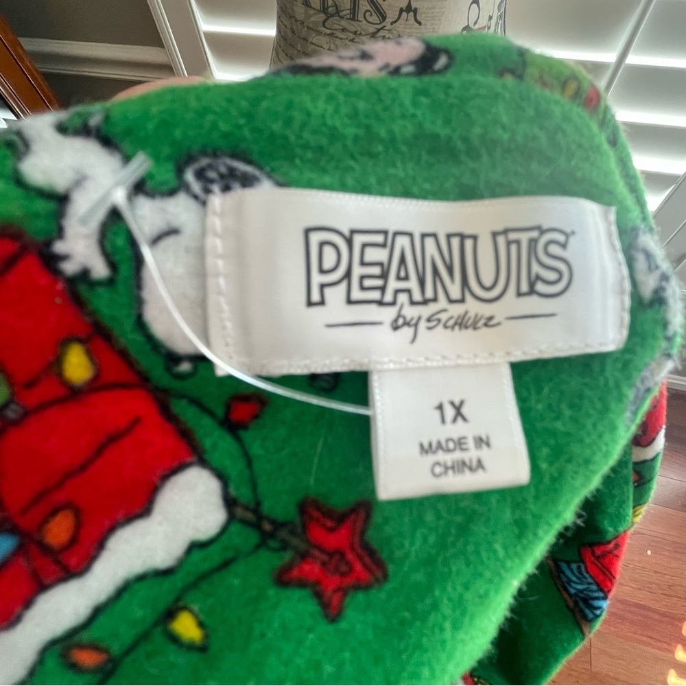 Peanuts Festive Green Pajama Set - Picture 6 of 9